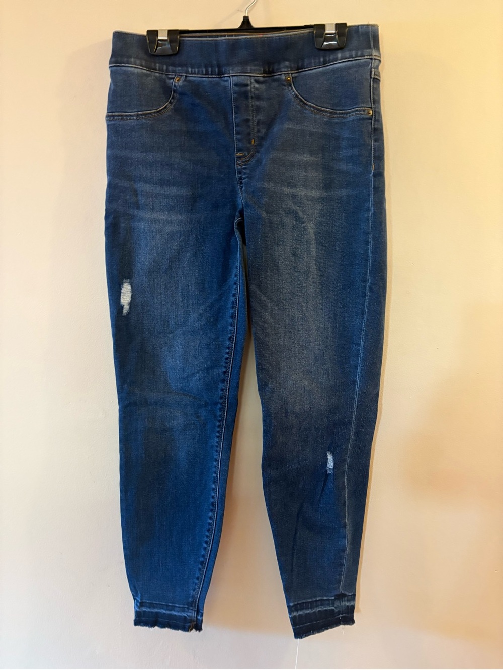 SPANX Distressed Ankle Skinny Jeans Pull On Denim Wash Blue, Sz medium – petite.